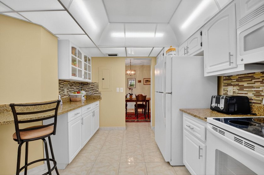 This seller is packed and ready to head up North. Step into this - photo 13
