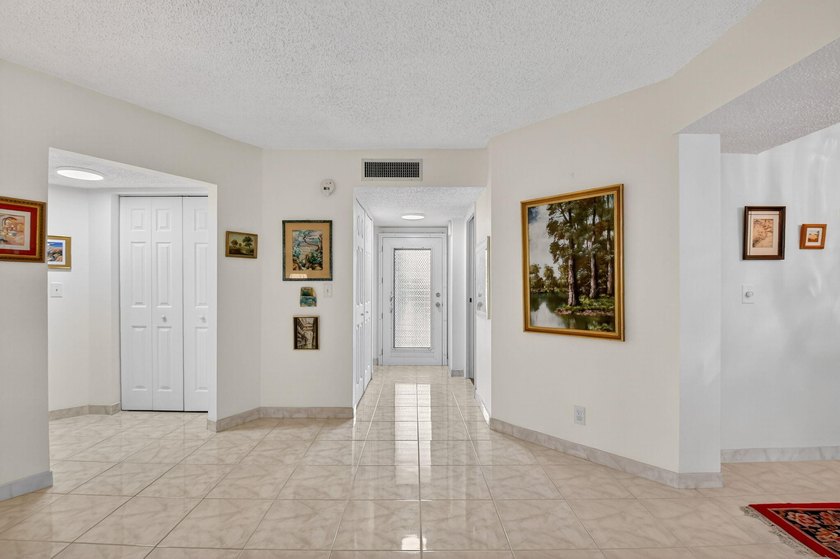 This seller is packed and ready to head up North. Step into this - photo 14