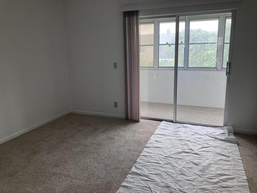 1 Bedroom, 1 Bath, 2nd floor unit. Great refreshed unit, brand - photo 14