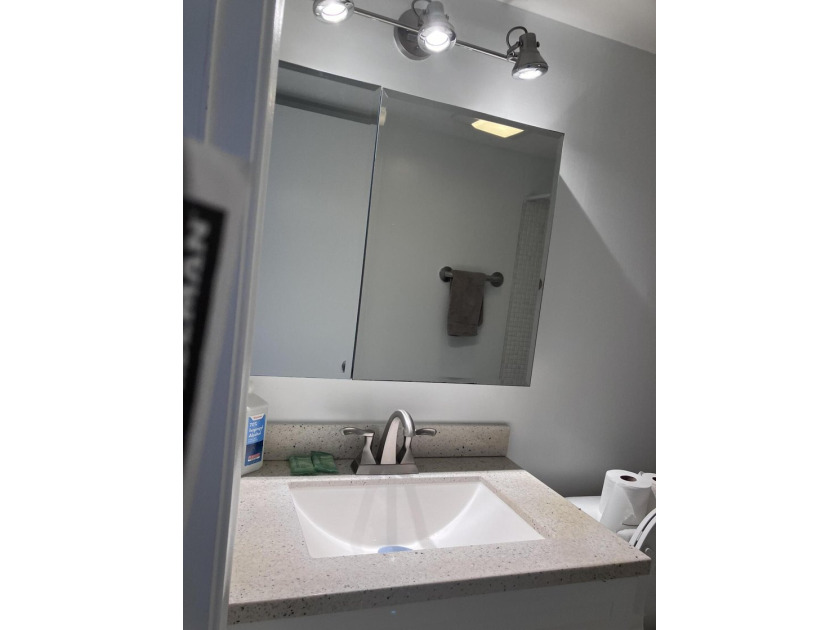 1 Bedroom, 1 Bath, 2nd floor unit. Great refreshed unit, brand - photo 15