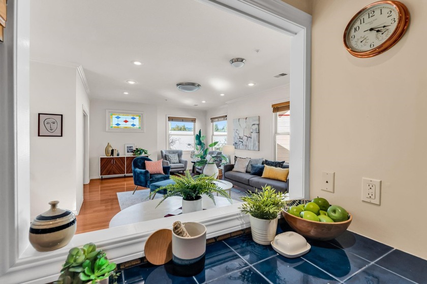 Fresh Price! Introducing an Uptown flat in a boutique 6-unit - photo 16