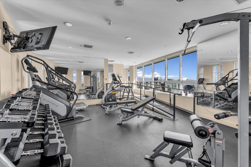 Rarely available Junior 2 Bedroom at The Melville in the heart - photo 16