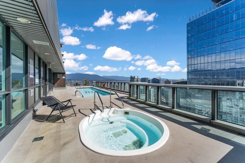 Rarely available Junior 2 Bedroom at The Melville in the heart - photo 18
