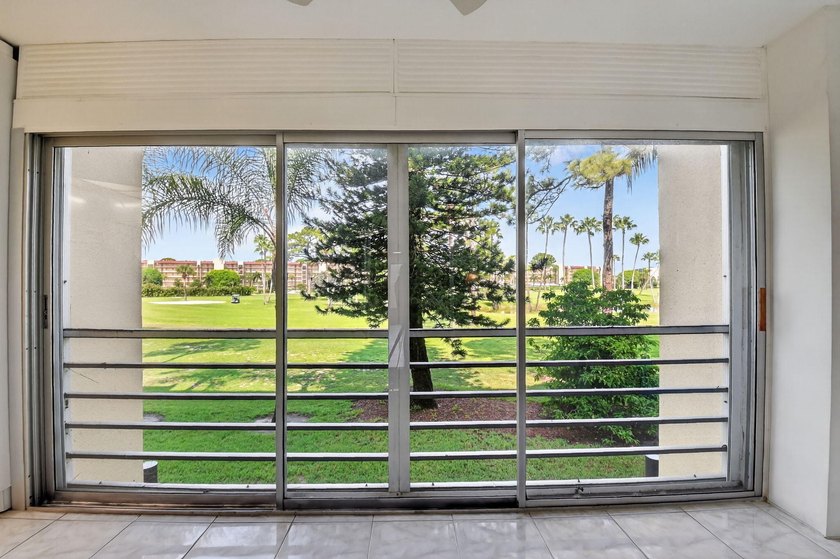 This seller is packed and ready to head up North. Step into this - photo 18