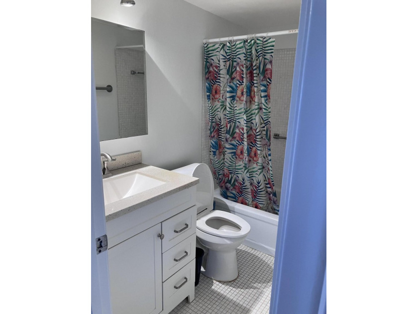 1 Bedroom, 1 Bath, 2nd floor unit. Great refreshed unit, brand - photo 19