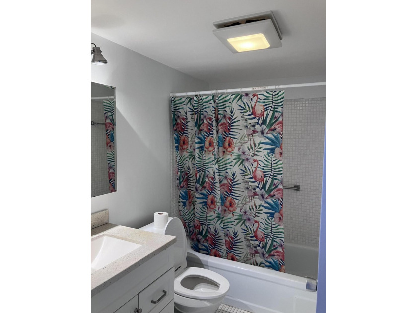 1 Bedroom, 1 Bath, 2nd floor unit. Great refreshed unit, brand - photo 20