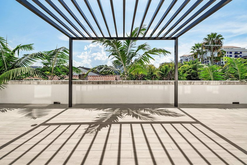 The Royal Palm Villa is an exceptionally rare offering at Royal - photo 22