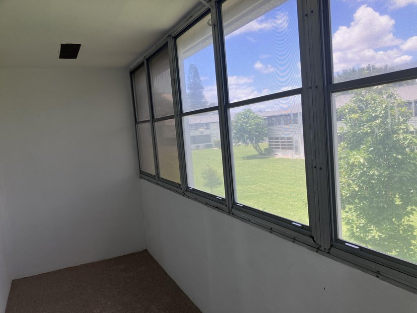 1 Bedroom, 1 Bath, 2nd floor unit. Great refreshed unit, brand - photo 23