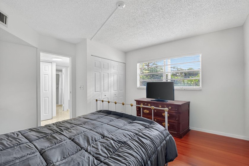 This seller is packed and ready to head up North. Step into this - photo 27