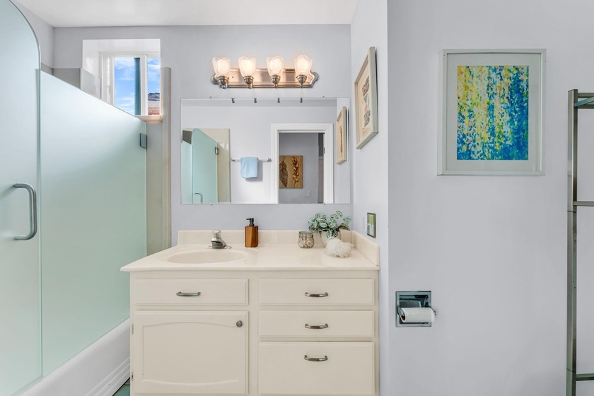 Fresh Price! Introducing an Uptown flat in a boutique 6-unit - photo 31