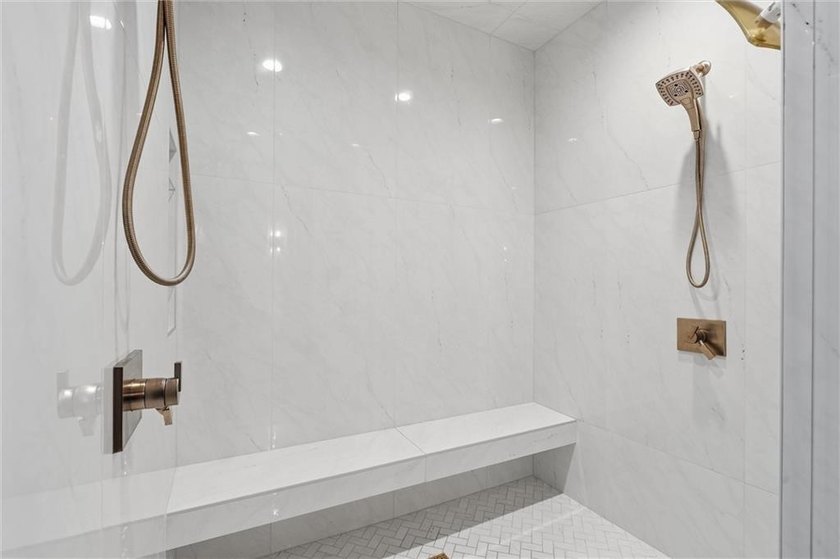 Luxury condo FULLY FURNISHED offering resort-style living in - photo 32