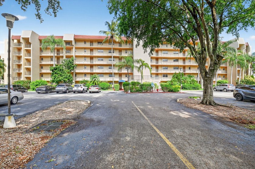 This seller is packed and ready to head up North. Step into this - photo 33