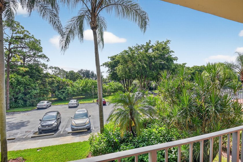 This seller is packed and ready to head up North. Step into this - photo 34