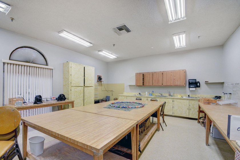 This seller is packed and ready to head up North. Step into this - photo 41