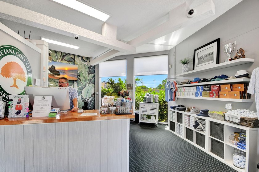 This seller is packed and ready to head up North. Step into this - photo 44