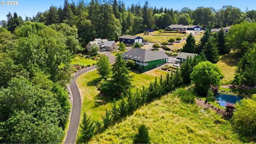 OPEN SUNDAY JULY 26th FROM 12pm - 2pm.Country living meets - photo 44