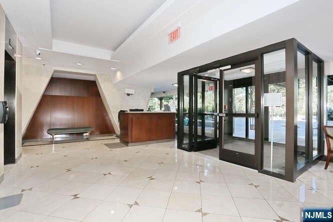Experience the exceptional lifestyle at Horizon House, one of - photo 3