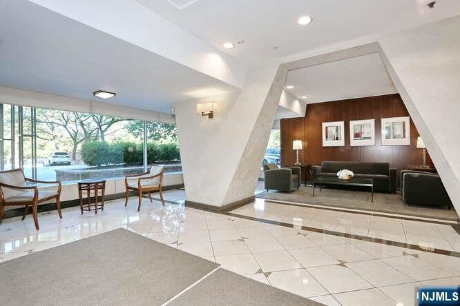 Experience the exceptional lifestyle at Horizon House, one of - photo 4