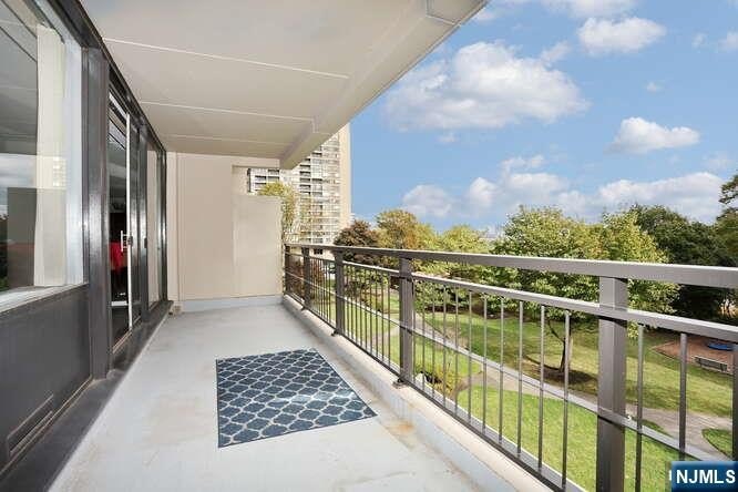 Experience the exceptional lifestyle at Horizon House, one of - photo 6