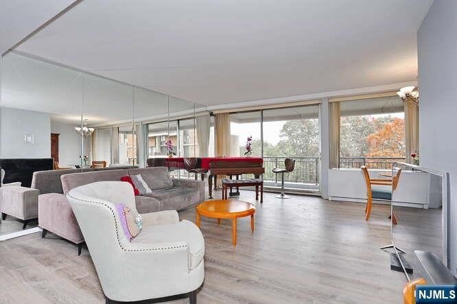 Experience the exceptional lifestyle at Horizon House, one of - photo 8