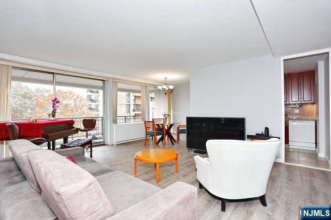 Experience the exceptional lifestyle at Horizon House, one of - photo 9