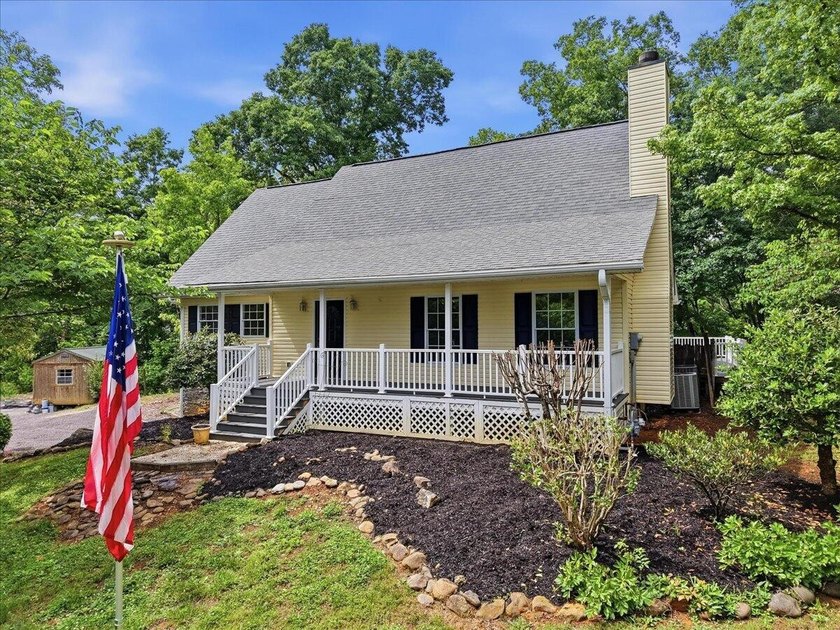 Welcome home to 256 Cedarwood Drive, a remarkable Sevierville - photo 6