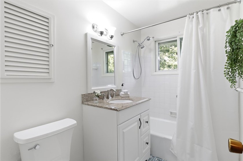 Charming three-bedroom ranch in Chili in the Gates Chili School - photo 18