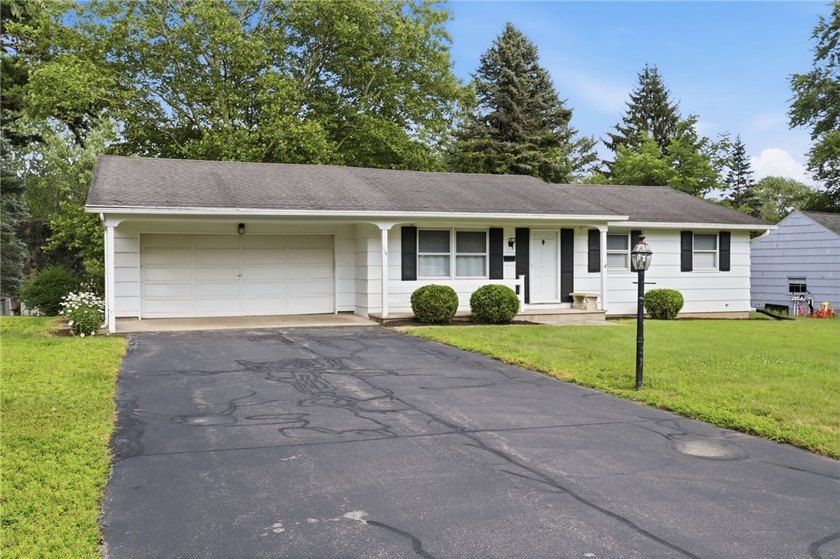 Charming three-bedroom ranch in Chili in the Gates Chili School - photo 33