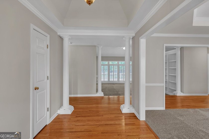Welcome home to this beautifully maintained 3-sided brick ranch - photo 6