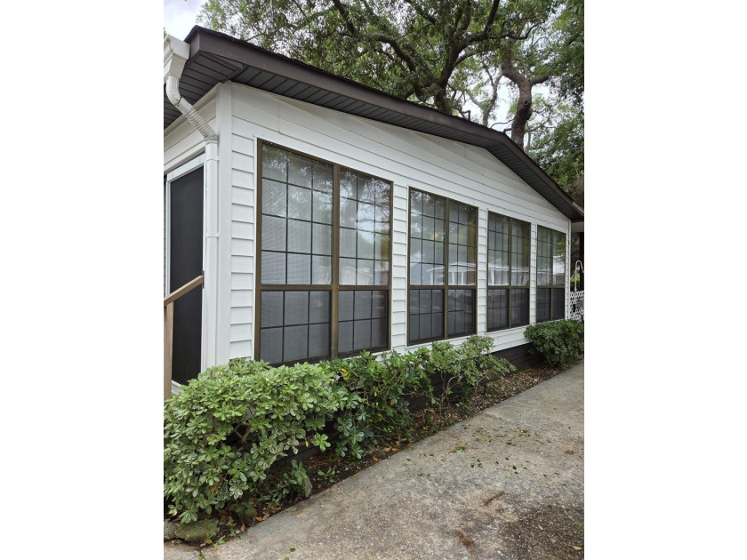 NEW LISTING ALERT. Very spacious 3 bedroom and 2 bath property - photo 6