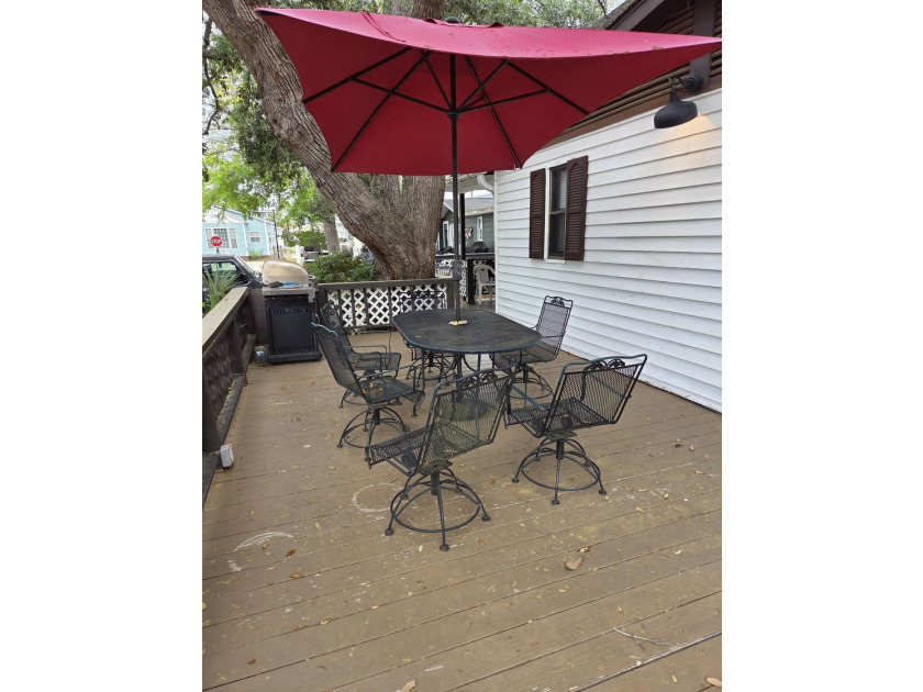 NEW LISTING ALERT. Very spacious 3 bedroom and 2 bath property - photo 8