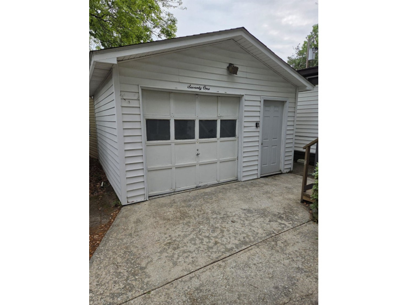 NEW LISTING ALERT. Very spacious 3 bedroom and 2 bath property - photo 10