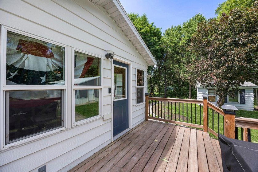 Experience lake life at its best on beautiful Sauk Lake! This - photo 3