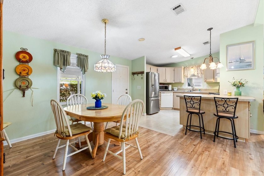 2/2 Manufactured home on a corner lot in the Village of Silver - photo 5