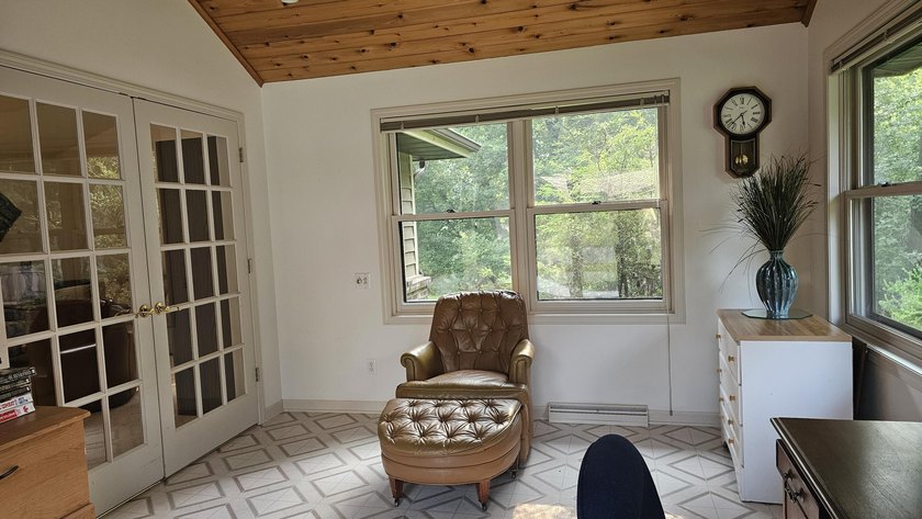 Well-maintained, handicap-accessible condo featuring 2 bedrooms - photo 12