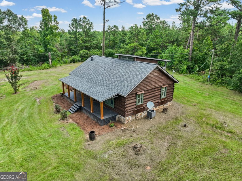 * 3BR / 2BA 1,635-SF Log Cabin built in 1992 and totally - photo 7