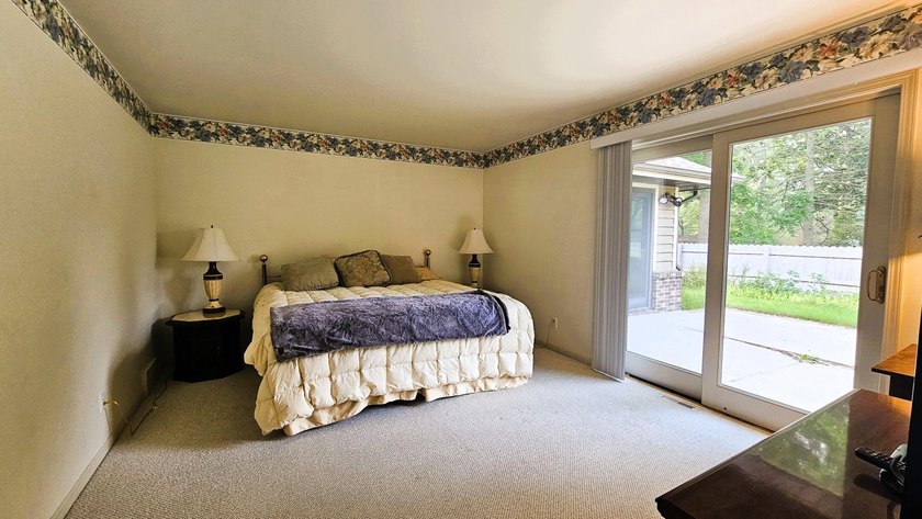 Well-maintained, handicap-accessible condo featuring 2 bedrooms - photo 17