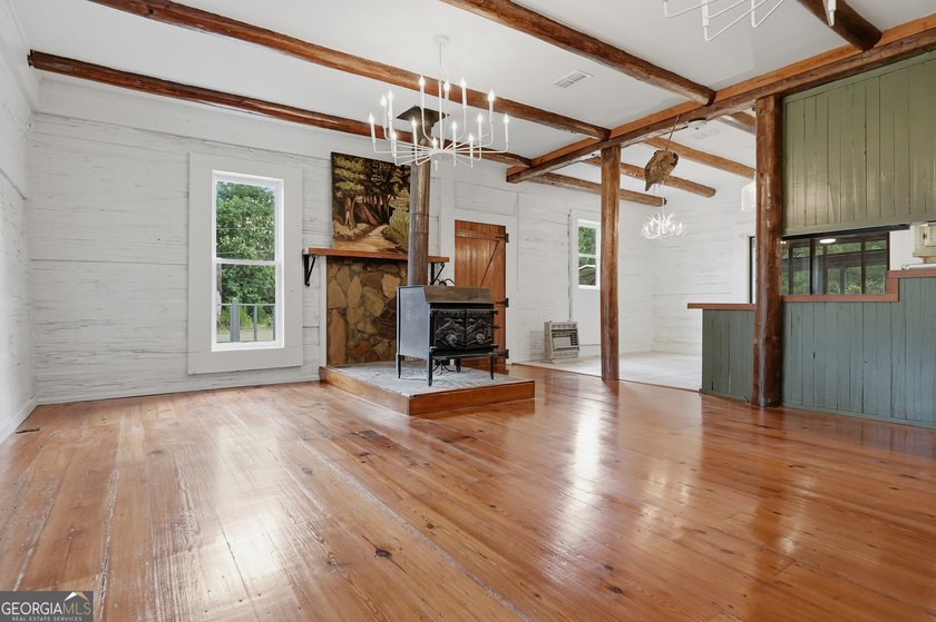 * 3BR / 2BA 1,635-SF Log Cabin built in 1992 and totally - photo 10