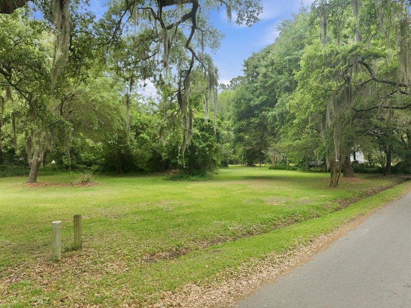 Welcome to 135 Scotia Street in the heart of McClellanville, a - photo 3