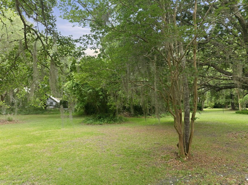 Welcome to 135 Scotia Street in the heart of McClellanville, a - photo 4