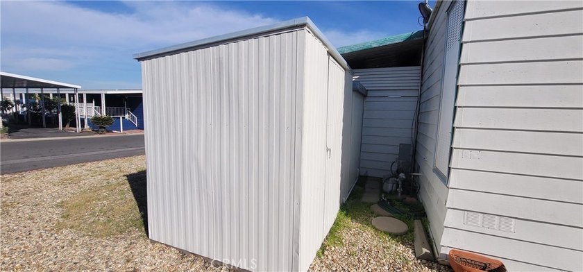 Located in the popular San Rafael Mobile Home Estates, This - photo 2
