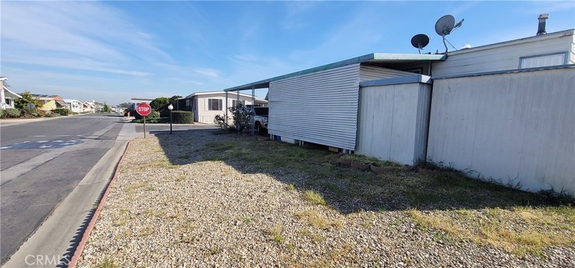 Located in the popular San Rafael Mobile Home Estates, This - photo 4