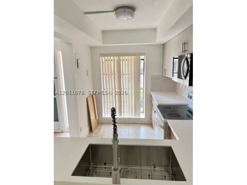 BEAUTIFUL 2 BEDROOM 2 BATHS FIRST FLOOR UNIT IN MEADOWRIDGE - photo 3