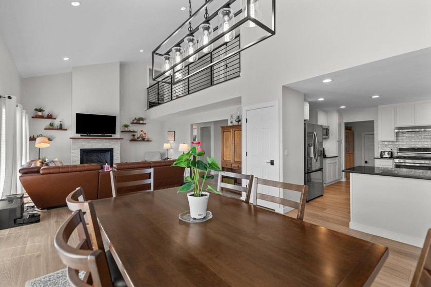 Beautifully Updated Home in a Highly Sought-After Neighborhood - photo 6