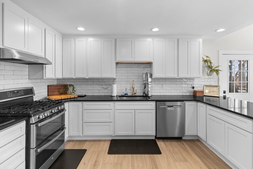 Beautifully Updated Home in a Highly Sought-After Neighborhood - photo 9