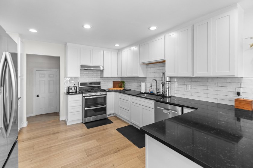 Beautifully Updated Home in a Highly Sought-After Neighborhood - photo 10