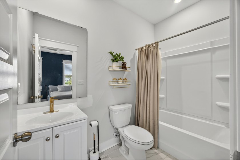 Luxury meets convenience in the sought-after marsh front - photo 17