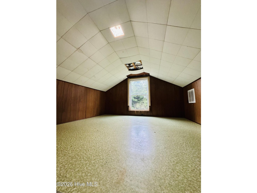 Beautifully renovated and thoughtfully updated, this charming - photo 22