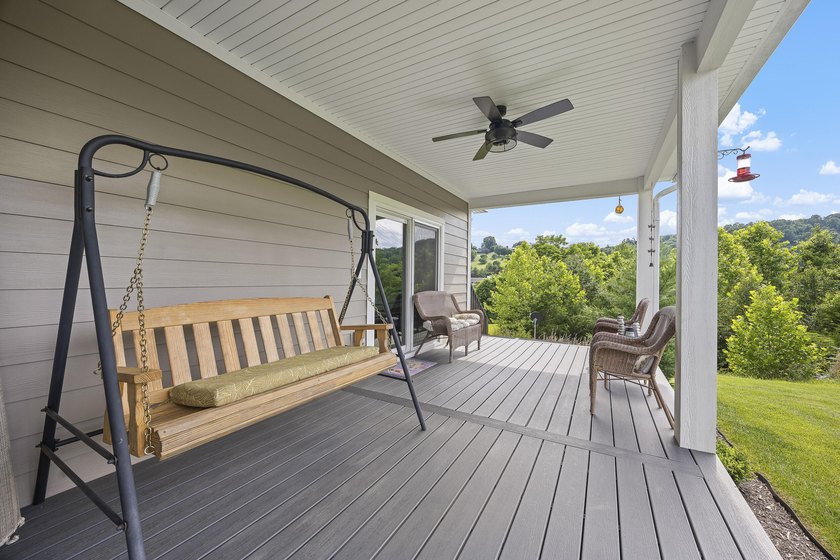 Exceptional opportunity to own a beautifully maintained - photo 3