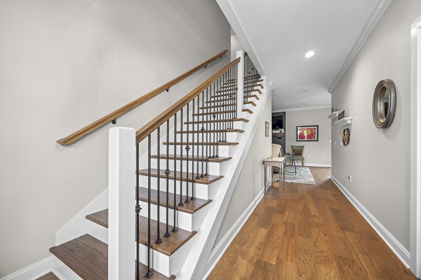 Exceptional opportunity to own a beautifully maintained - photo 10